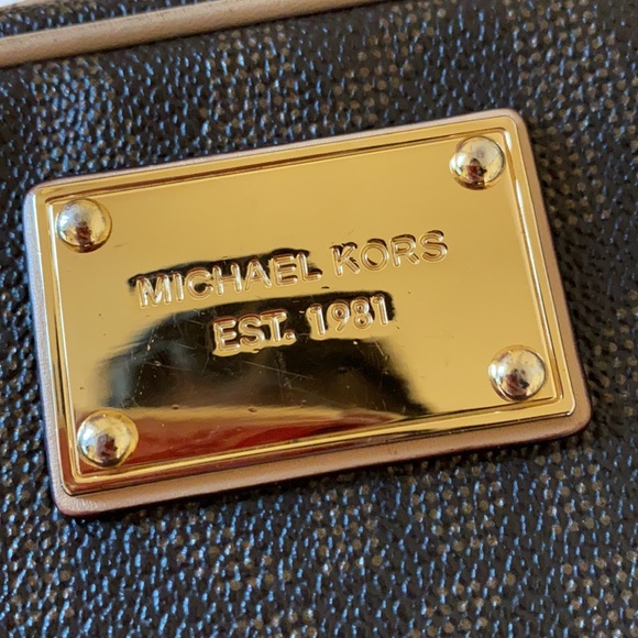 MICHAEL KORS PURSE - Picture 2 of 3